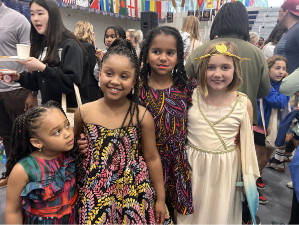 At Around the World, on Friday, April 12, Potomac students from all divisions celebrated the many rich cultures that make up our community. Many participants dressed in magnificent traditional clothes and accessories! 
